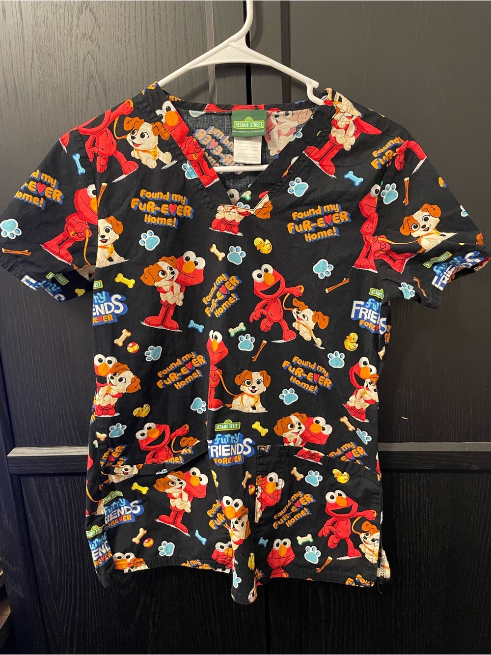 Sesame Street Elmo Tango Furry Friends Scrub Top XS - Picture 1 of 4